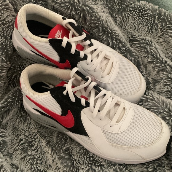 NiKE AiR MAX M6.5/W8.5
White University Red (GS) - Picture 2 of 4